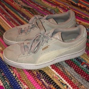 Suede Pumas